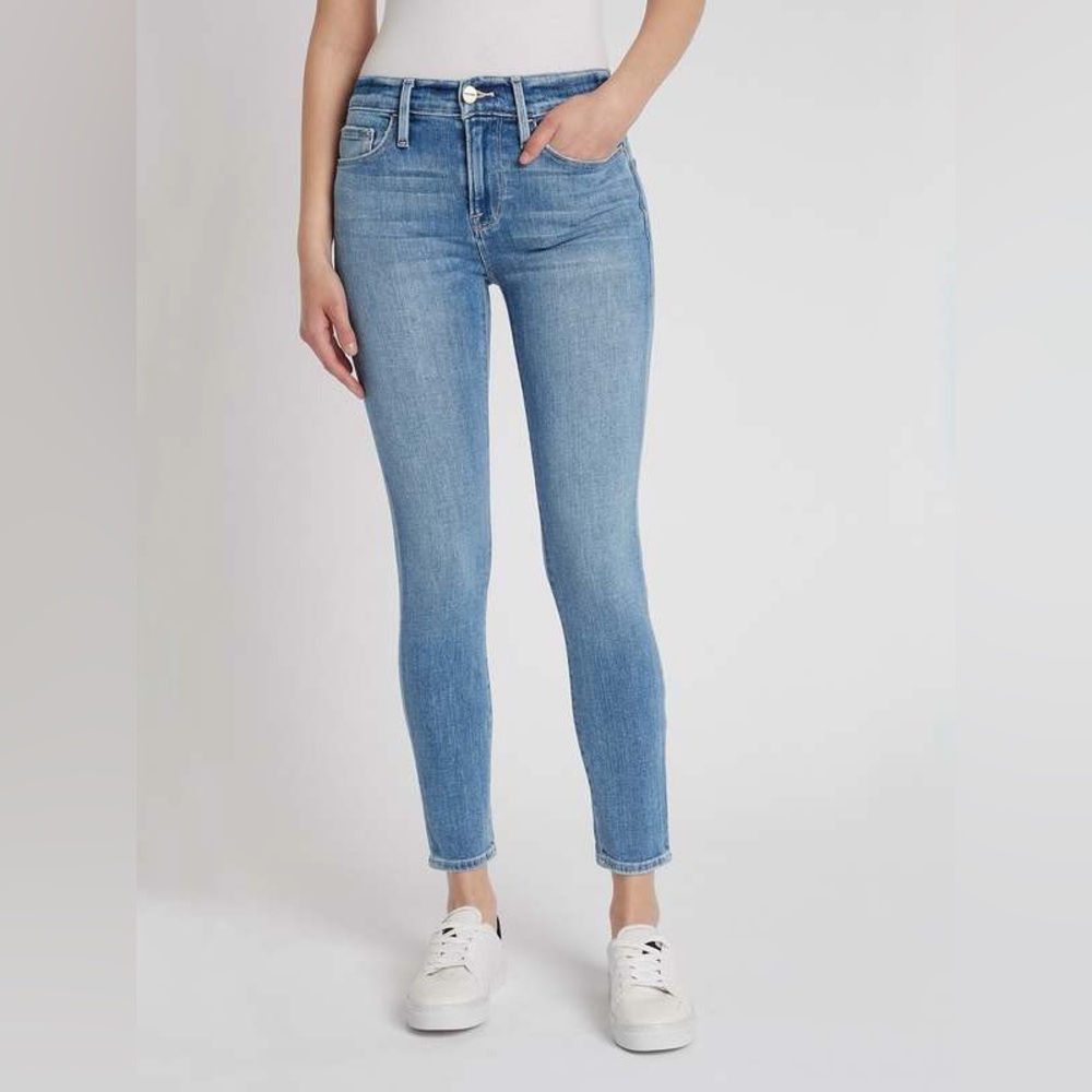 Frame Denim Le Skinny de Jeanne Crop Jeans with Distressed Knees